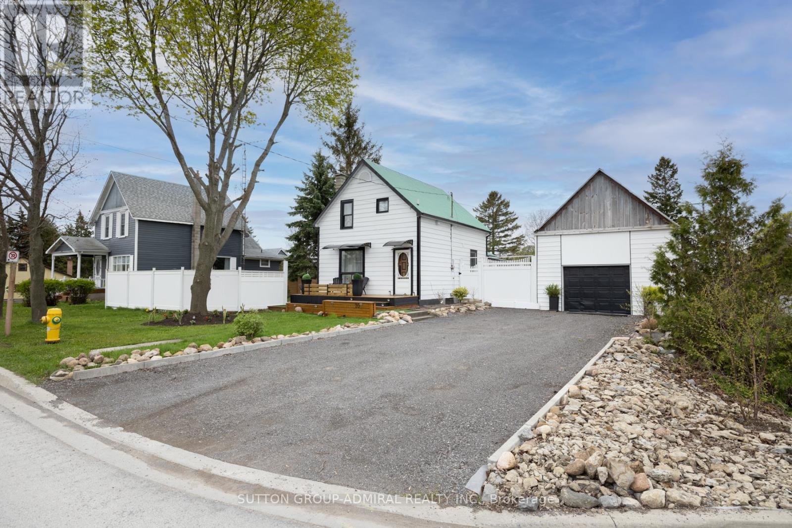 70 Belleville Street, Prince Edward County, Ontario  K0K 3L0 - Photo 4 - X12156480
