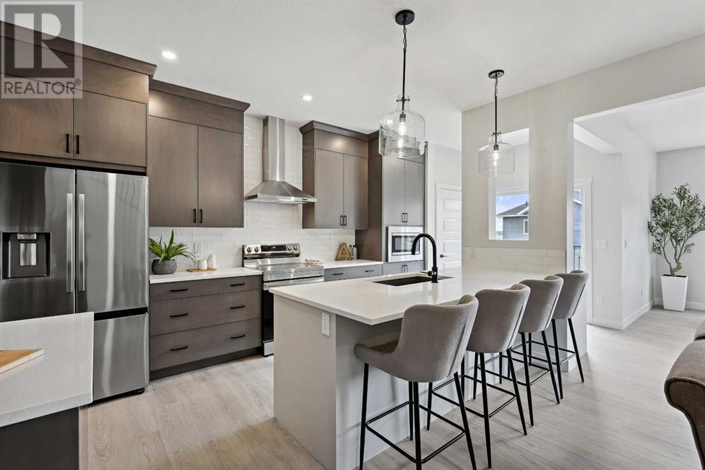 Property at 1378 Bayview Crescent SW image 2