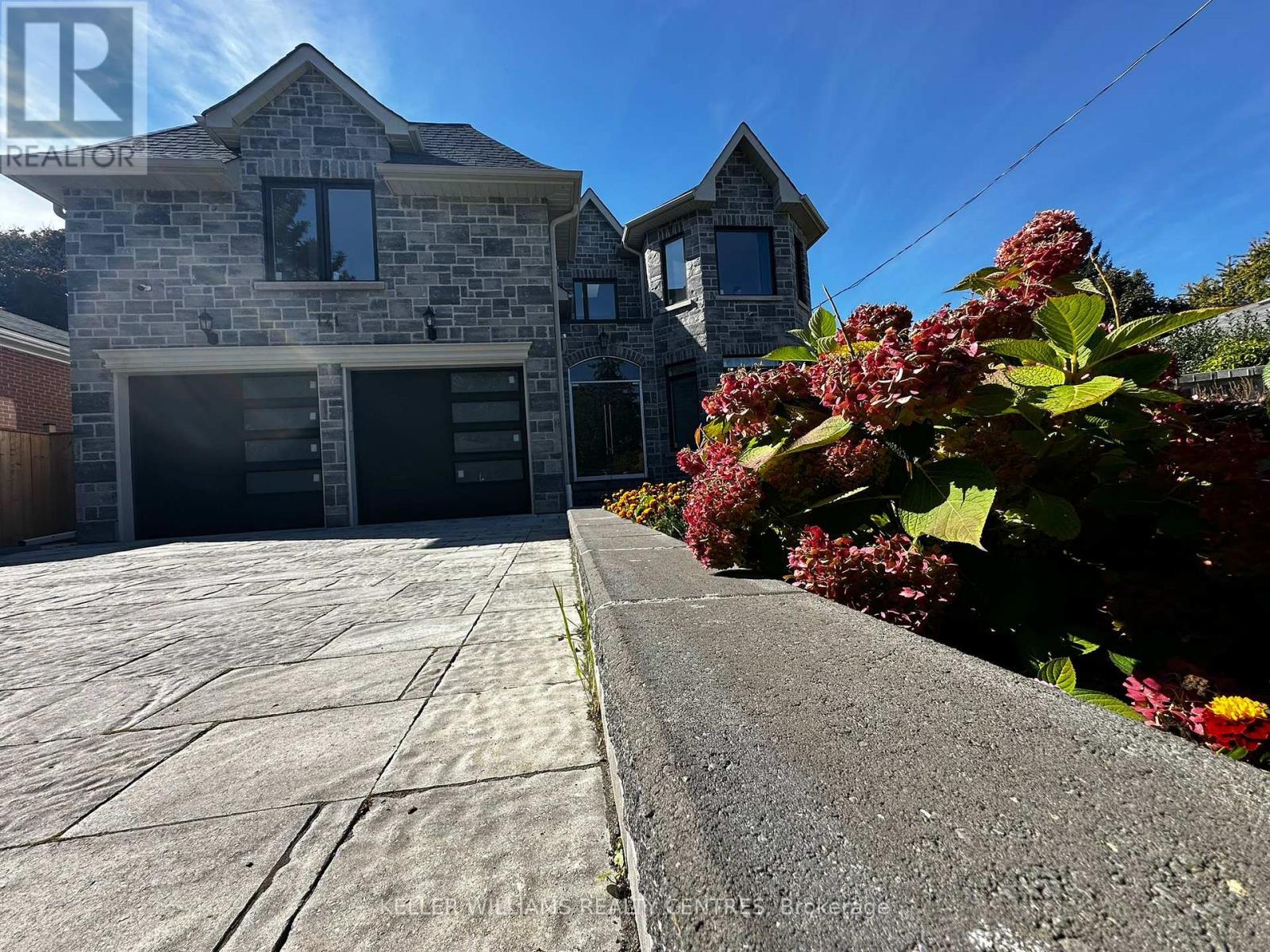 <div class="slider-price">$2,169,990</div><p>121 Earlton Road, Toronto, Ontario</p>