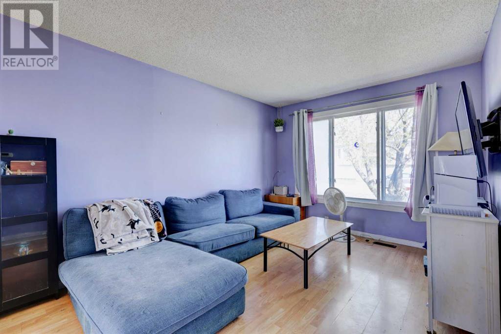Property at 124 Castlebrook Rise NE image 3