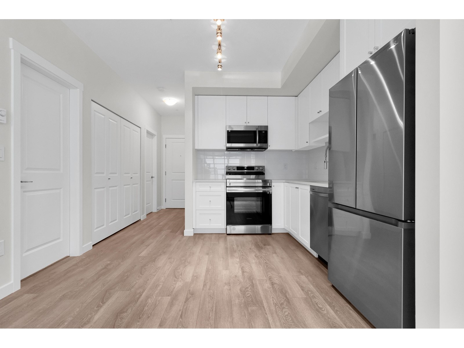 402 15848 Fraser Highway, Surrey, British Columbia  V4N 6X6 - Photo 14 - R3002156