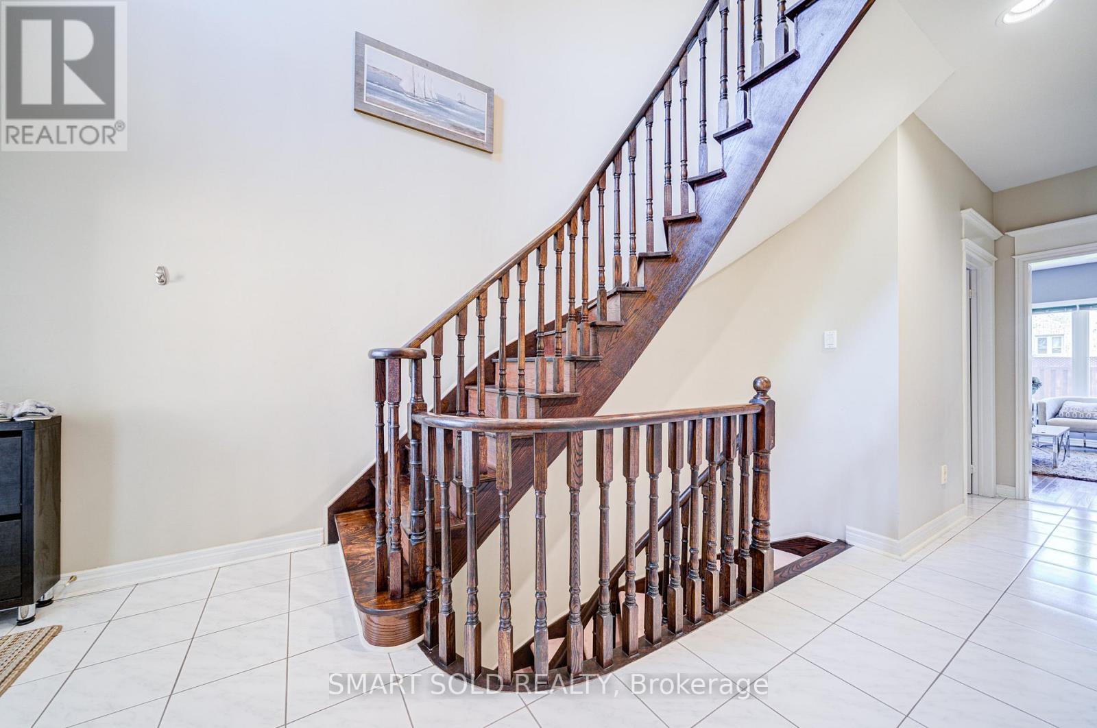 14 Canyon Creek Avenue, Richmond Hill, Ontario  L4C 0E9 - Photo 4 - N12086156