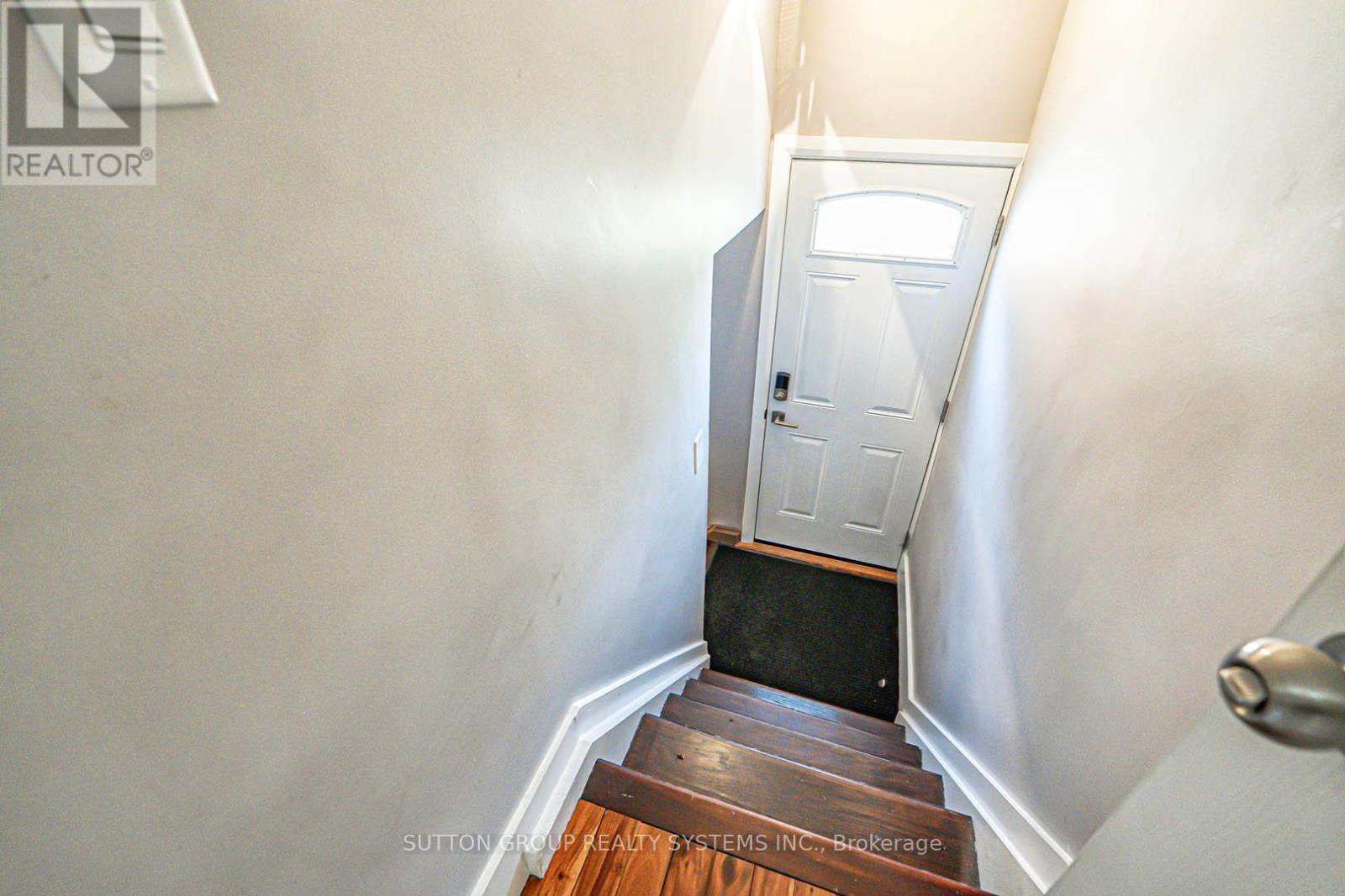 366 Renforth Drive, Toronto, Ontario  M9C 2L9 - Photo 24 - W12156575
