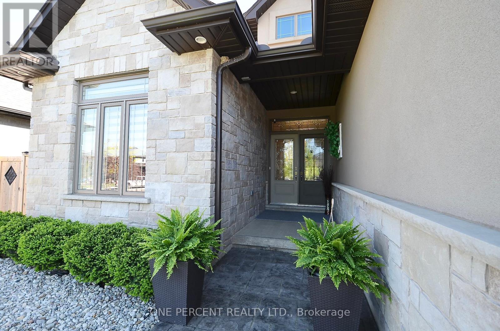 59 Julia Drive, Welland, Ontario  L3C 0E7 - Photo 2 - X12156431