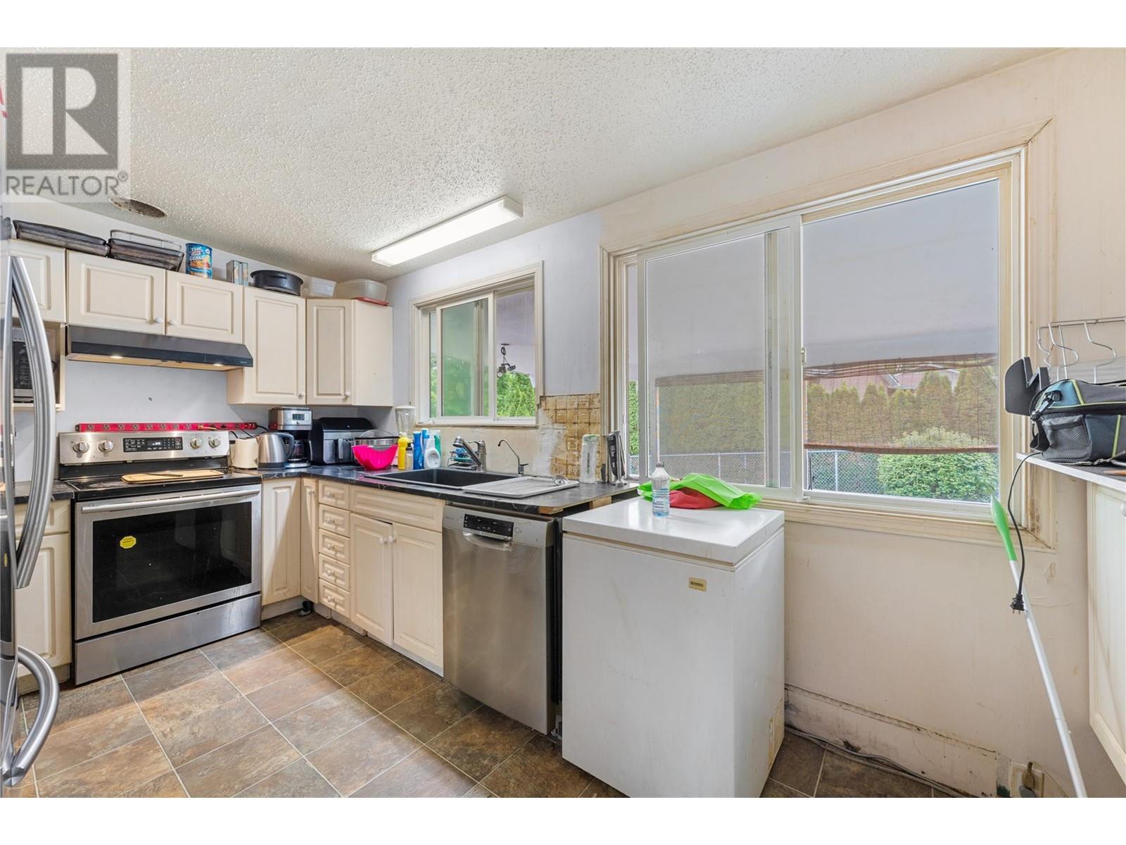 155 Drake Road, Kelowna, British Columbia  V1V 1X2 - Photo 9 - 10347646