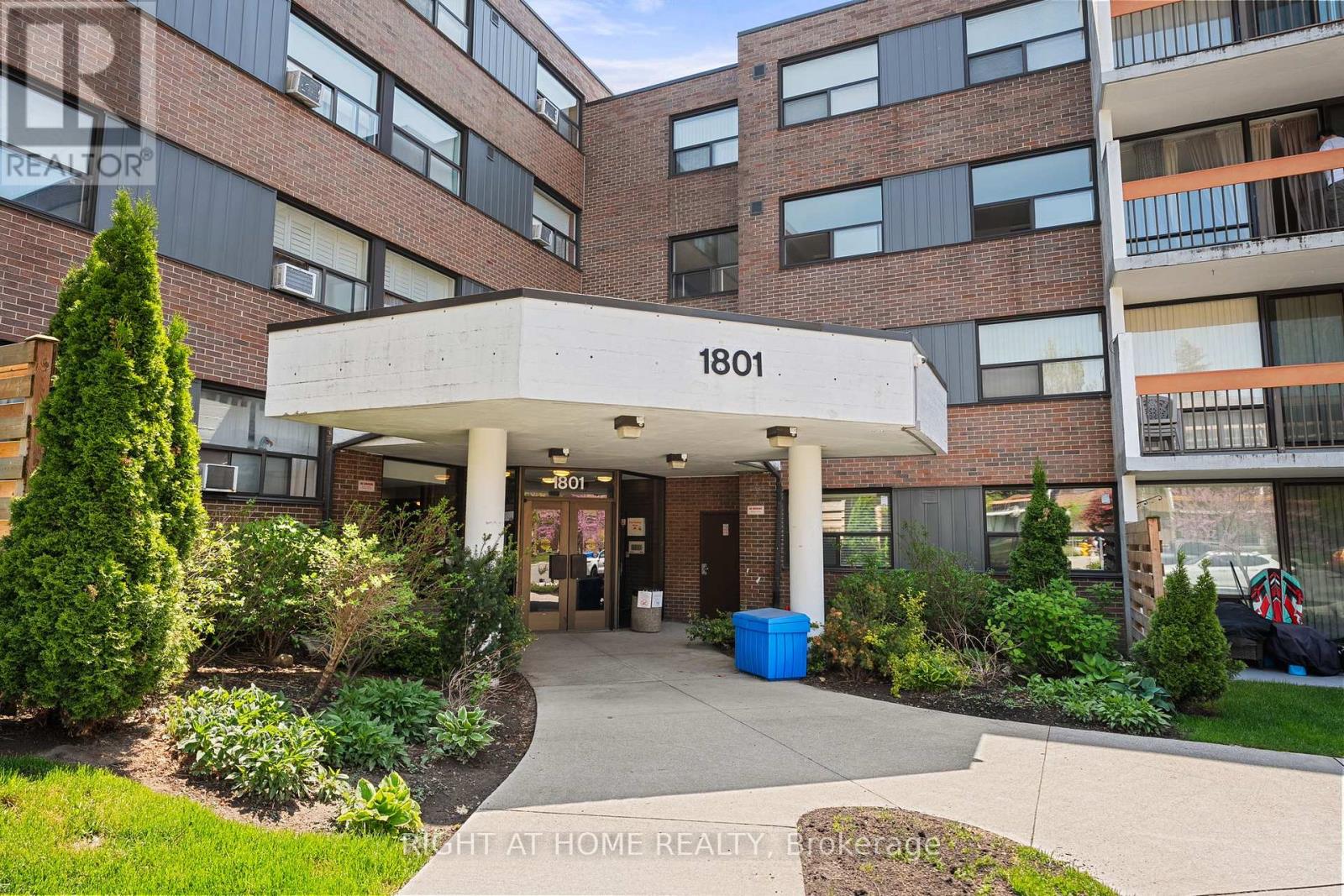 102 - 1801 O'connor Drive, Toronto, Ontario  M4A 2P8 - Photo 2 - C12156597