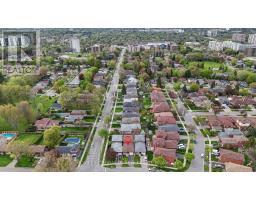 4 GREENDOWNS DRIVE, Toronto, Ontario