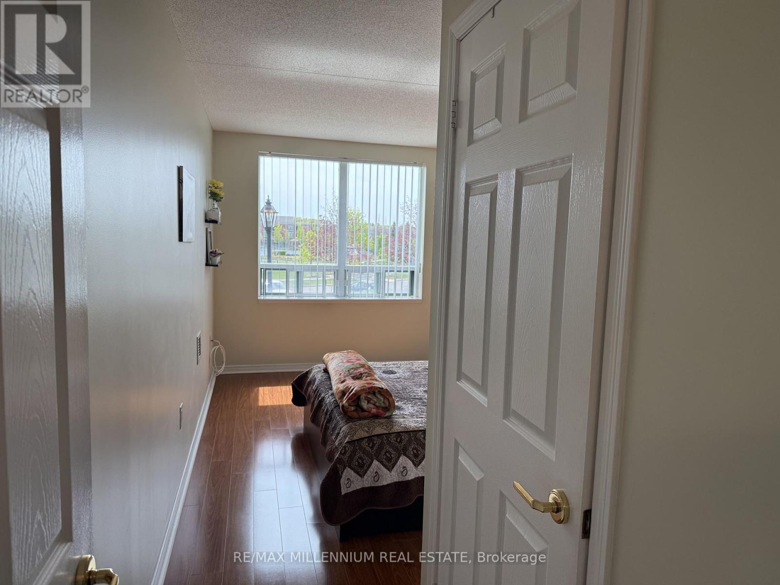 208 - 55 Via Rosedale Way, Brampton, Ontario  L6R 0V1 - Photo 4 - W12155738