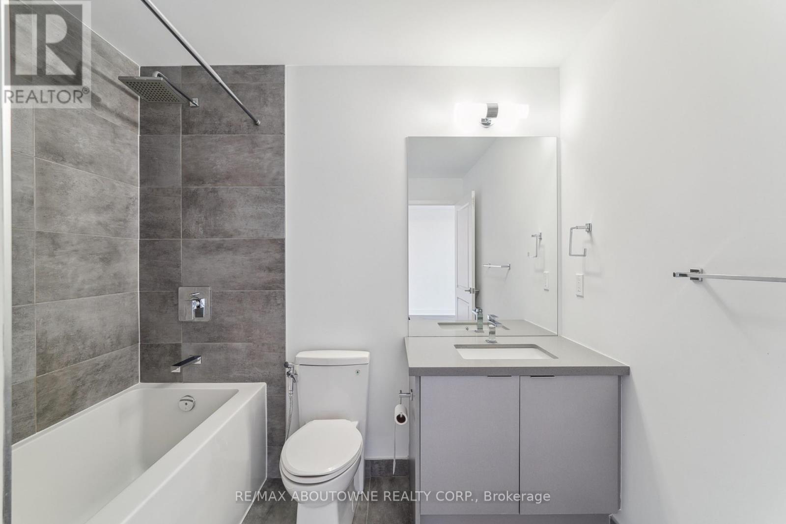 1605 - 297 Oak Walk Drive, Oakville, Ontario  L6H 3R6 - Photo 14 - W12153412