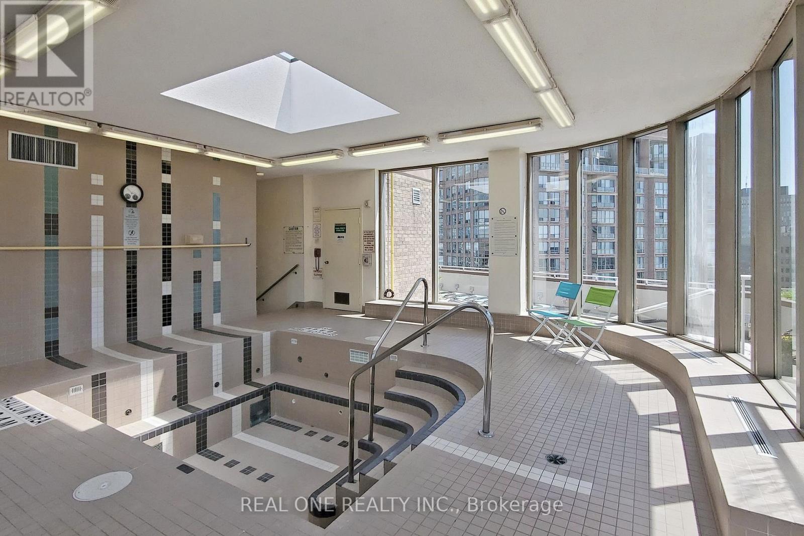 1816 - 1055 Bay Street, Toronto (Bay Street Corridor), Ontario  M5S 3A3 - Photo 14 - C12139064