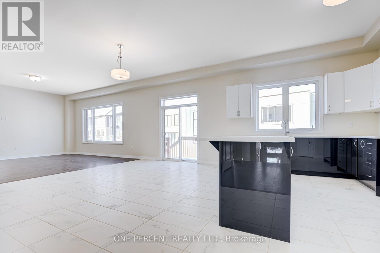 Property at 3769 SUNBANK CRESCENT image 5