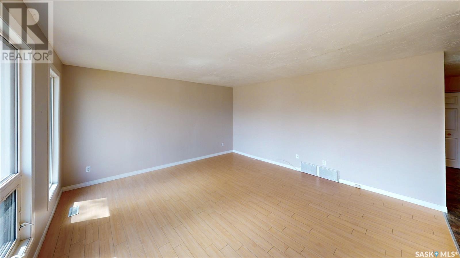 Property at 34 Hatton CRESCENT image 4
