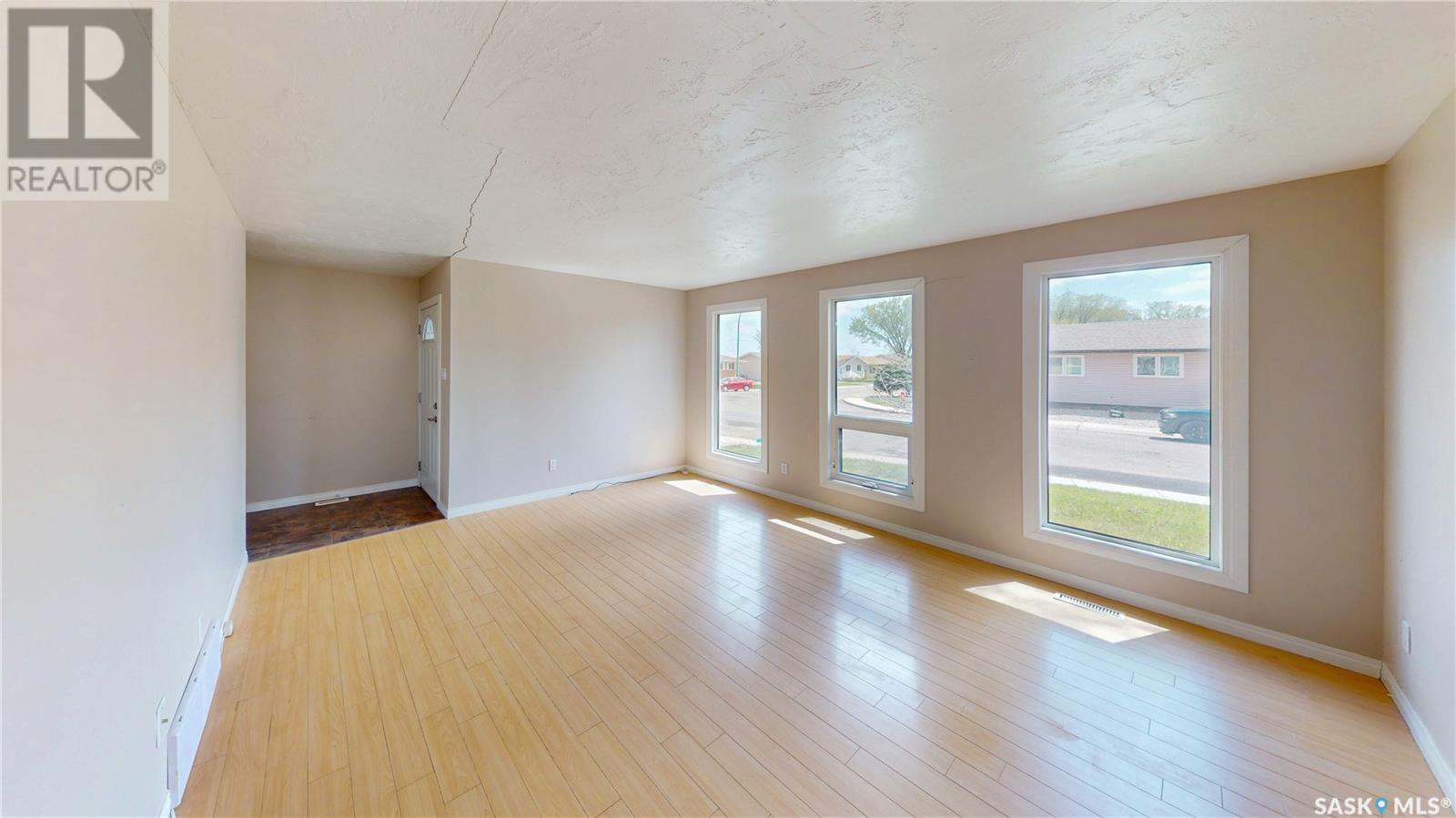Property at 34 Hatton CRESCENT image 5