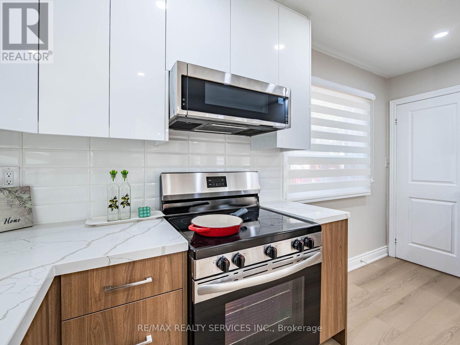 32 Madoc Drive, Brampton, Ontario  L6V 1Z9 - Photo 11 - W12156637