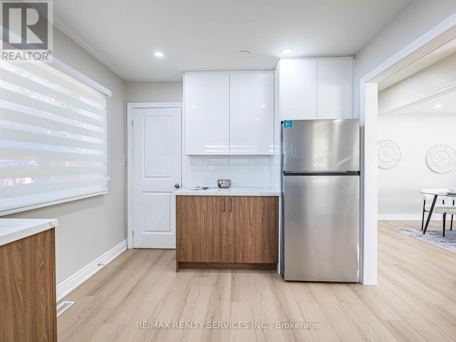 32 Madoc Drive, Brampton, Ontario  L6V 1Z9 - Photo 12 - W12156637