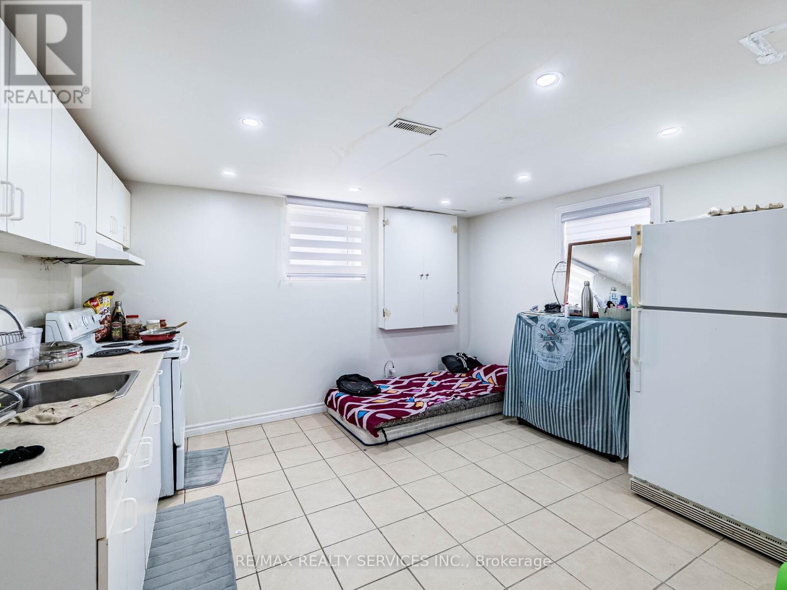 32 Madoc Drive, Brampton, Ontario  L6V 1Z9 - Photo 31 - W12156637
