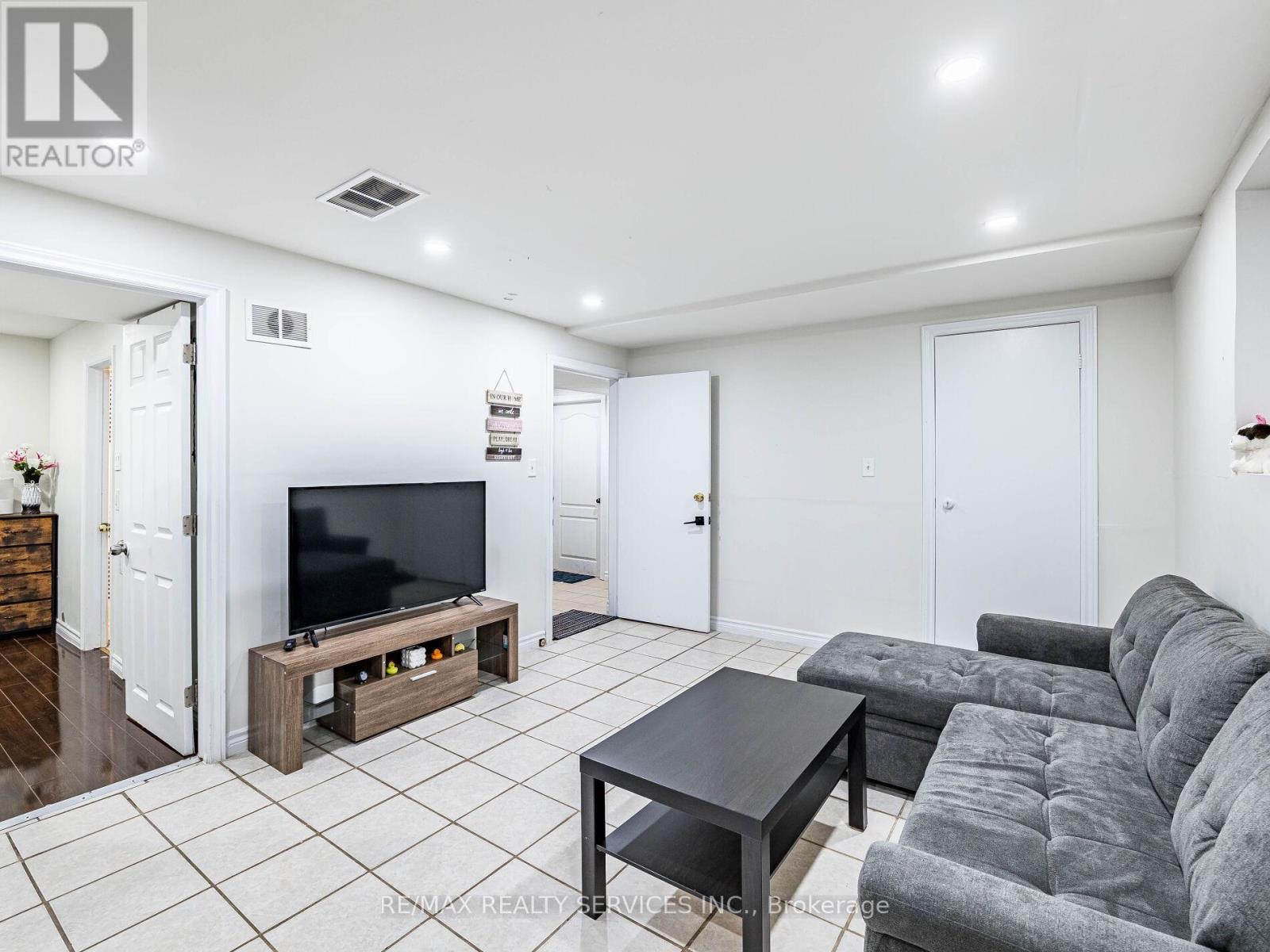 32 Madoc Drive, Brampton, Ontario  L6V 1Z9 - Photo 39 - W12156637