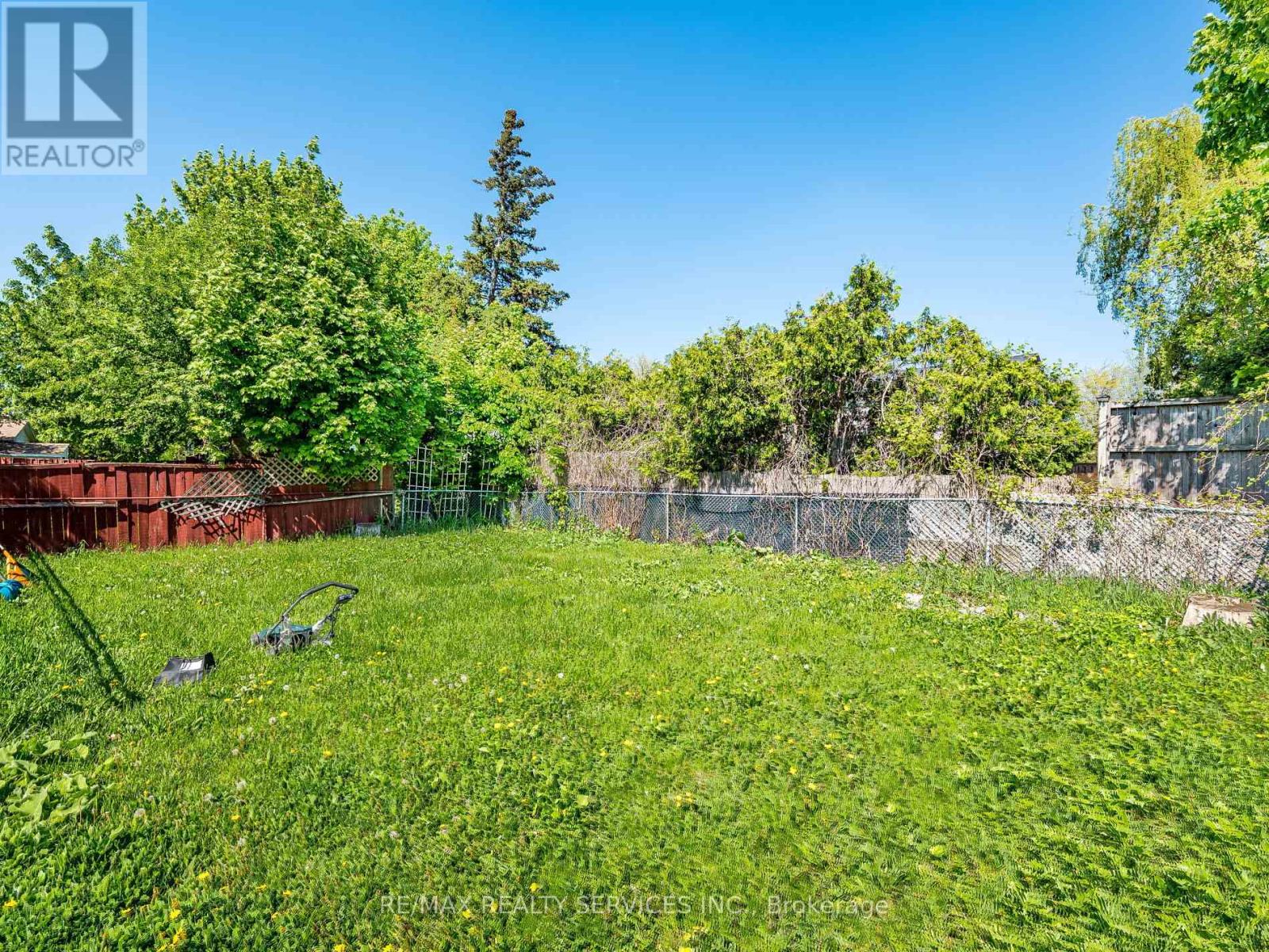 32 Madoc Drive, Brampton, Ontario  L6V 1Z9 - Photo 45 - W12156637