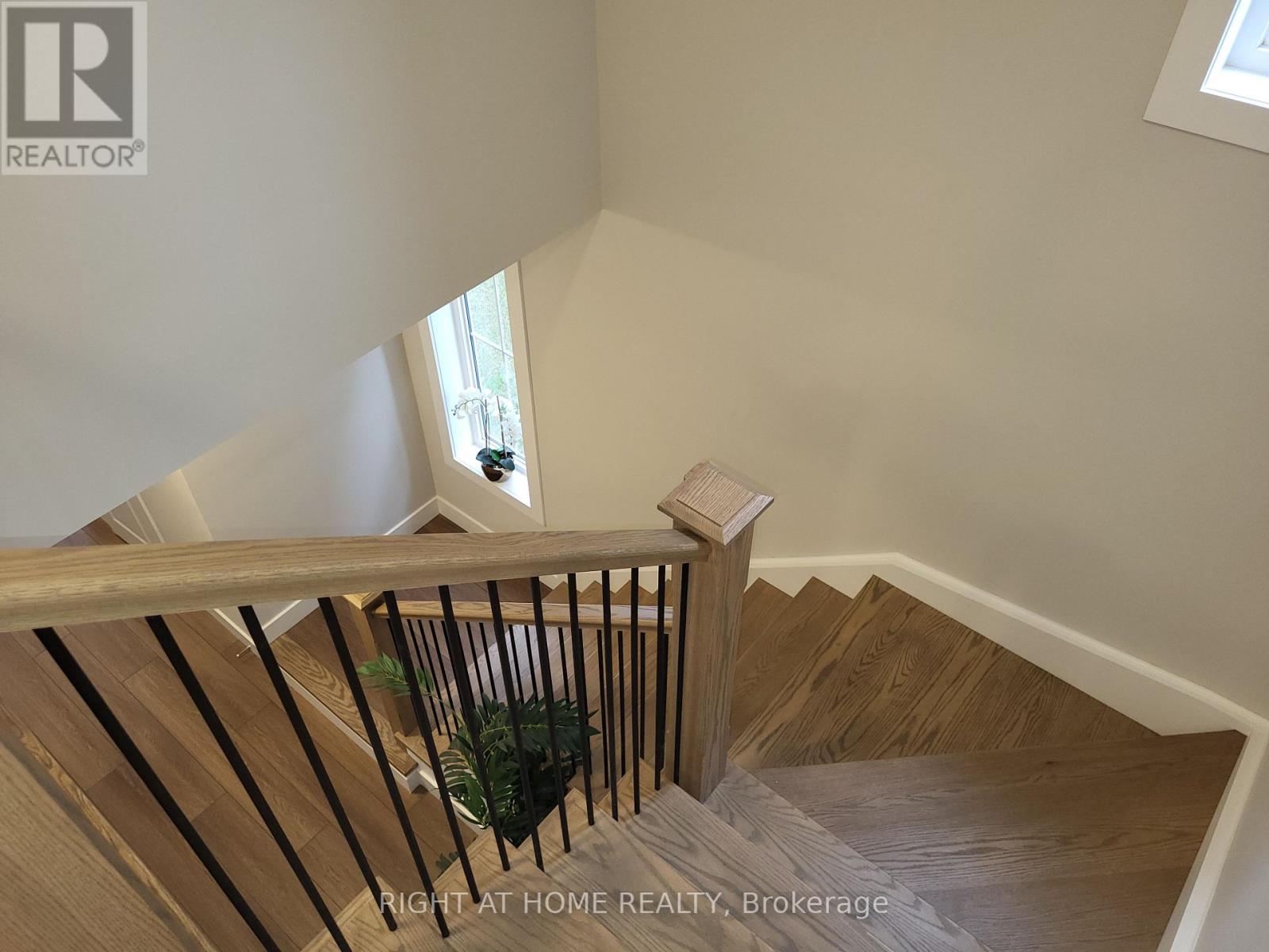 140 Black Willow Crescent, Blue Mountains, Ontario  L9Y 4E4 - Photo 8 - X12156614