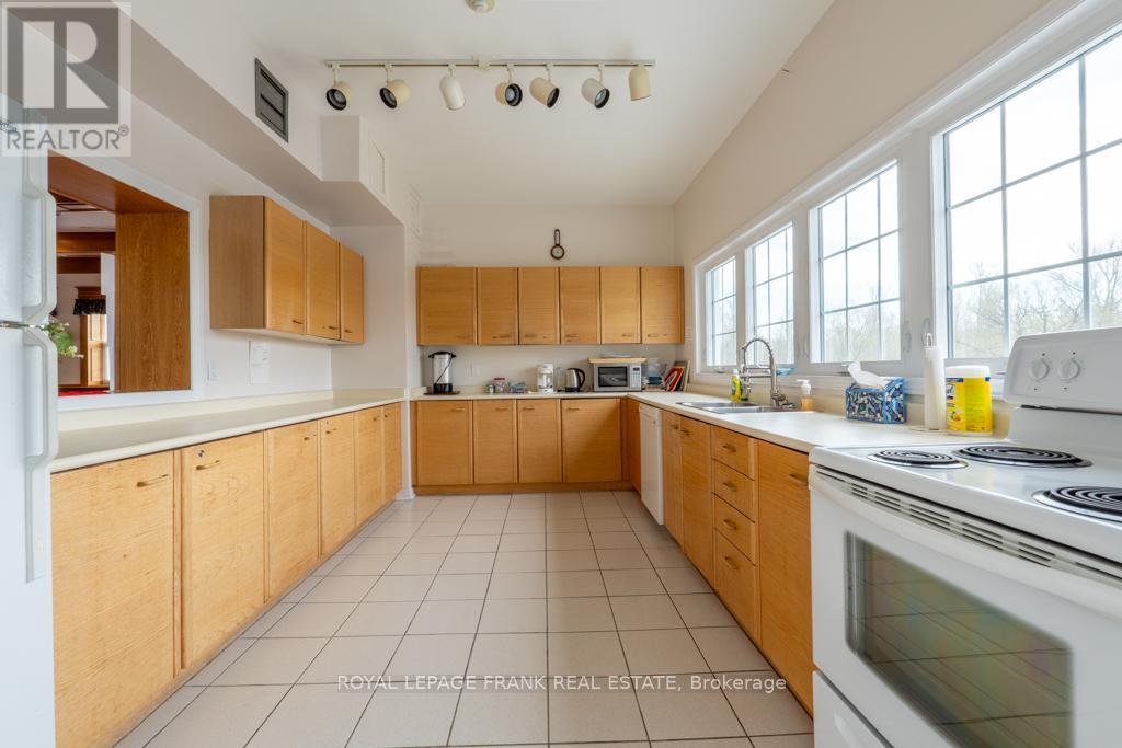 9 Eglington Street, Kawartha Lakes, Ontario  K9V 6K6 - Photo 41 - X12147941