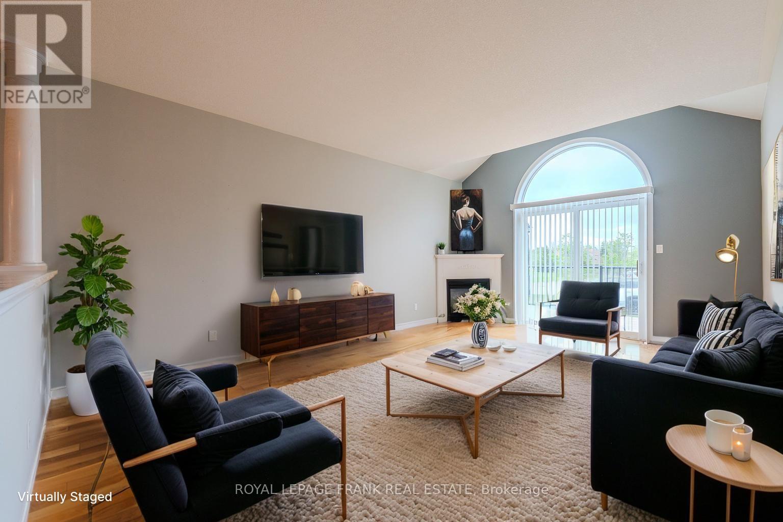9 Eglington Street, Kawartha Lakes, Ontario  K9V 6K6 - Photo 4 - X12147941