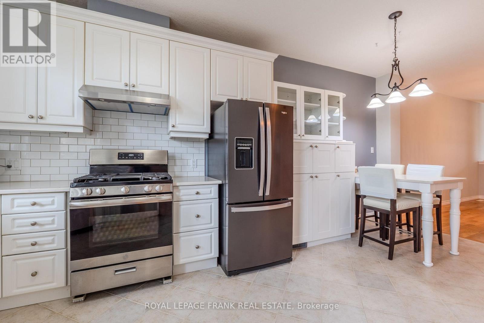 9 Eglington Street, Kawartha Lakes, Ontario  K9V 6K6 - Photo 6 - X12147941