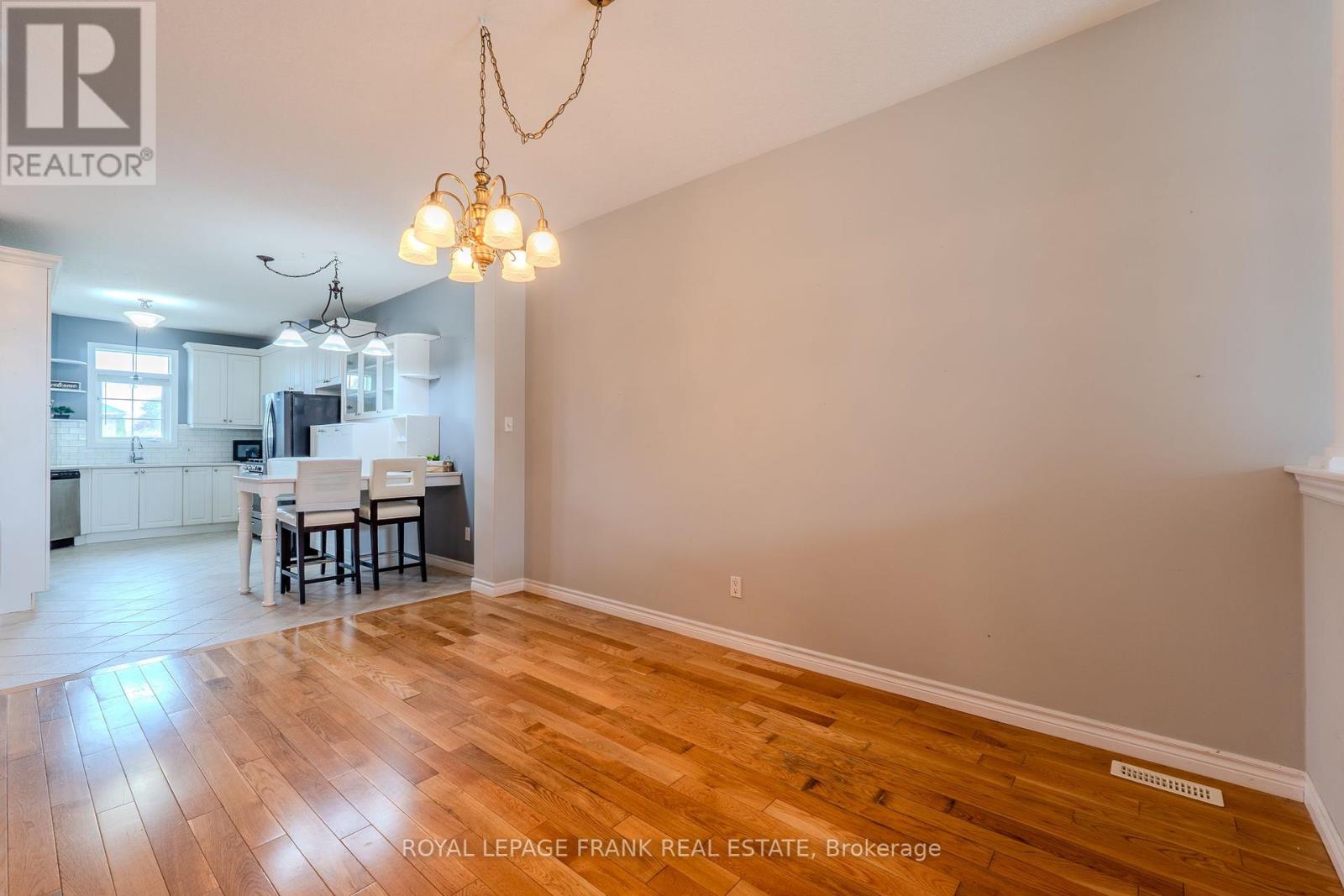 9 Eglington Street, Kawartha Lakes, Ontario  K9V 6K6 - Photo 9 - X12147941