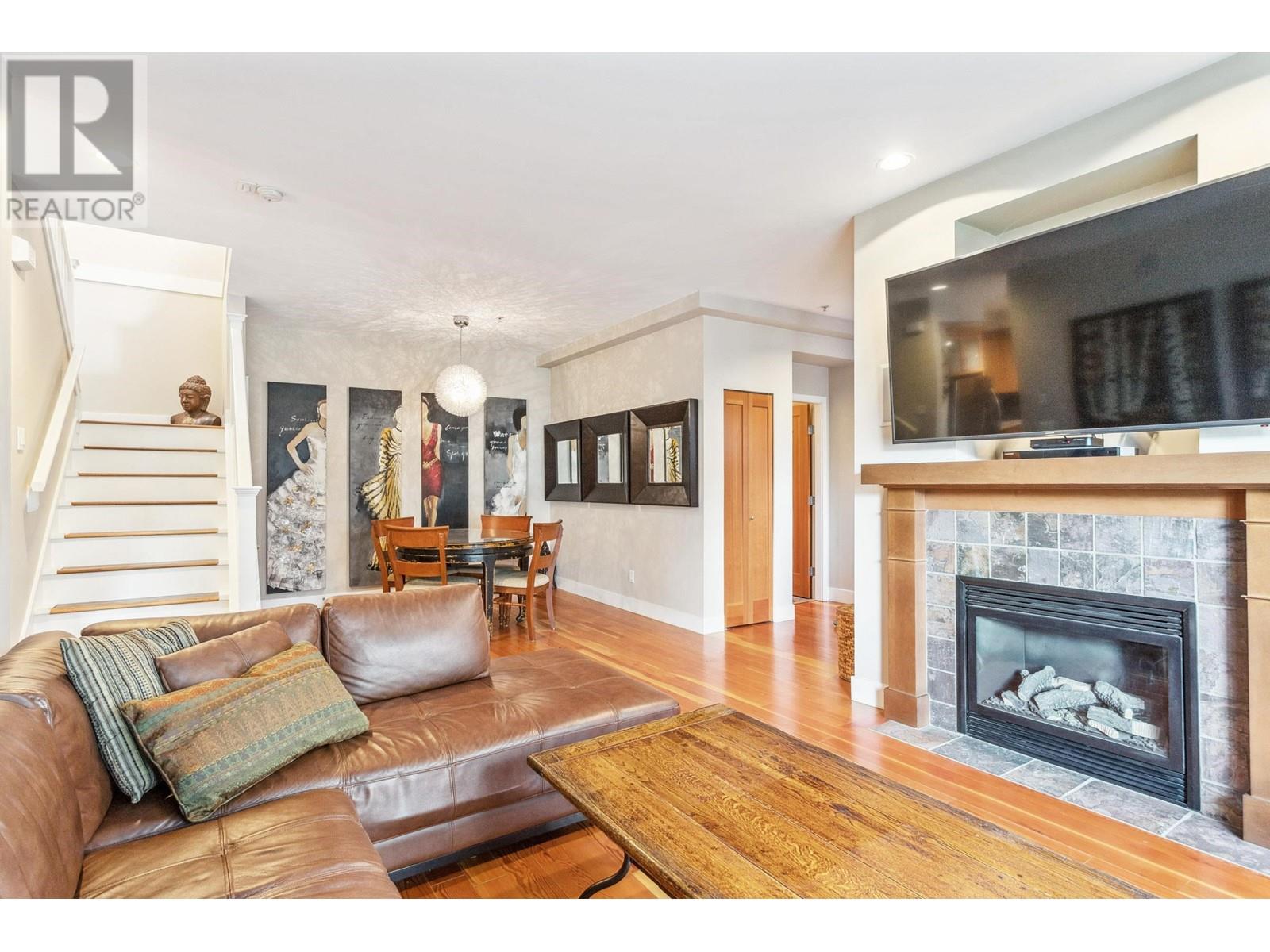 247 Furness Street, New Westminster, British Columbia  V3M 0B4 - Photo 4 - R2989754