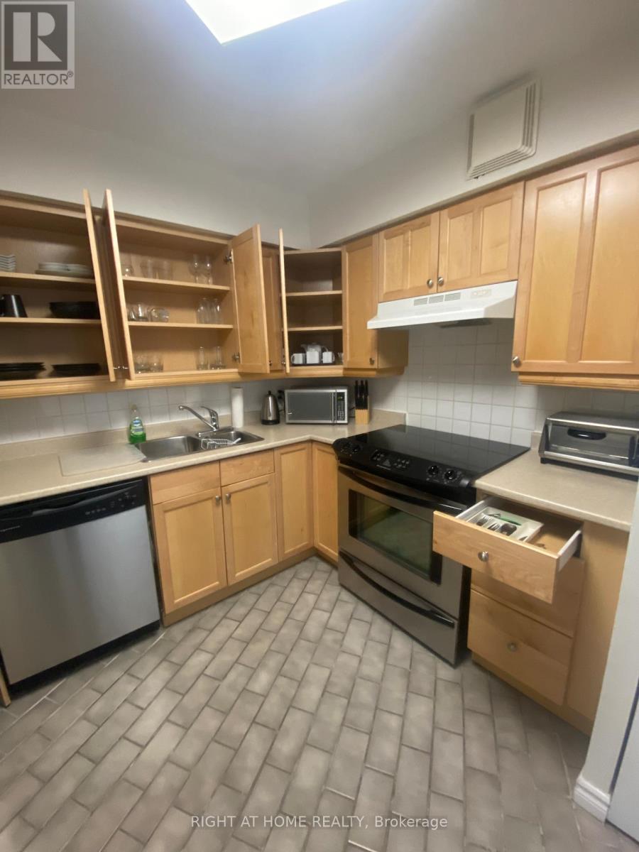 3008 - 270 Queens Quay W, Toronto, Ontario  M5J 2N4 - Photo 13 - C12156651