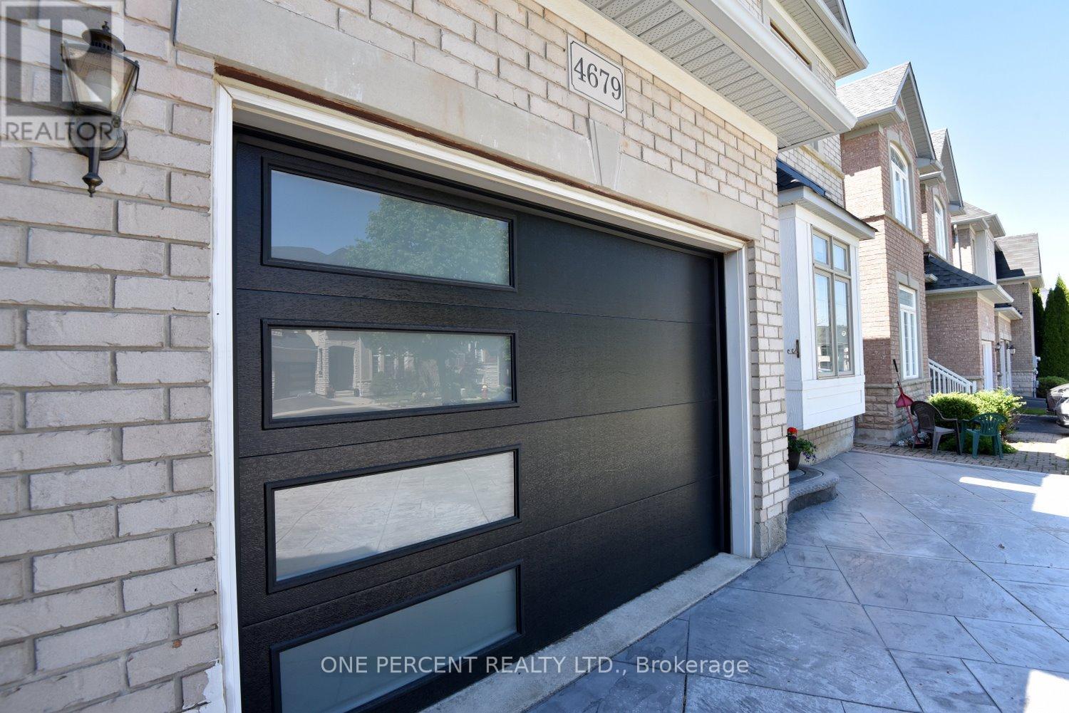 4679 Mcleod Road, Burlington, Ontario  L7M 0K6 - Photo 2 - W12156650