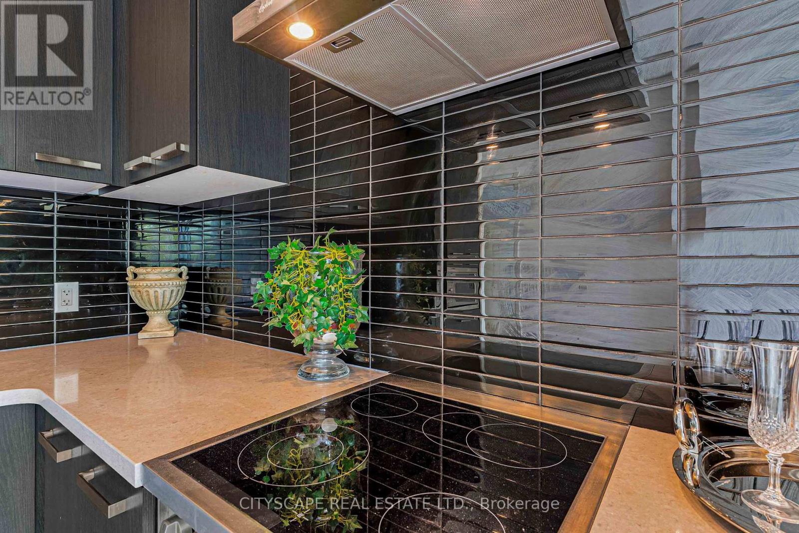 N218 - 120 Bayview Avenue, Toronto, Ontario  M5A 0G4 - Photo 8 - C12130025