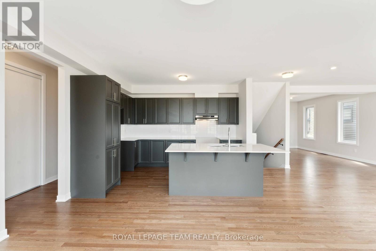172 Conservancy Drive, Ottawa, Ontario  K2J 7L8 - Photo 4 - X12116180