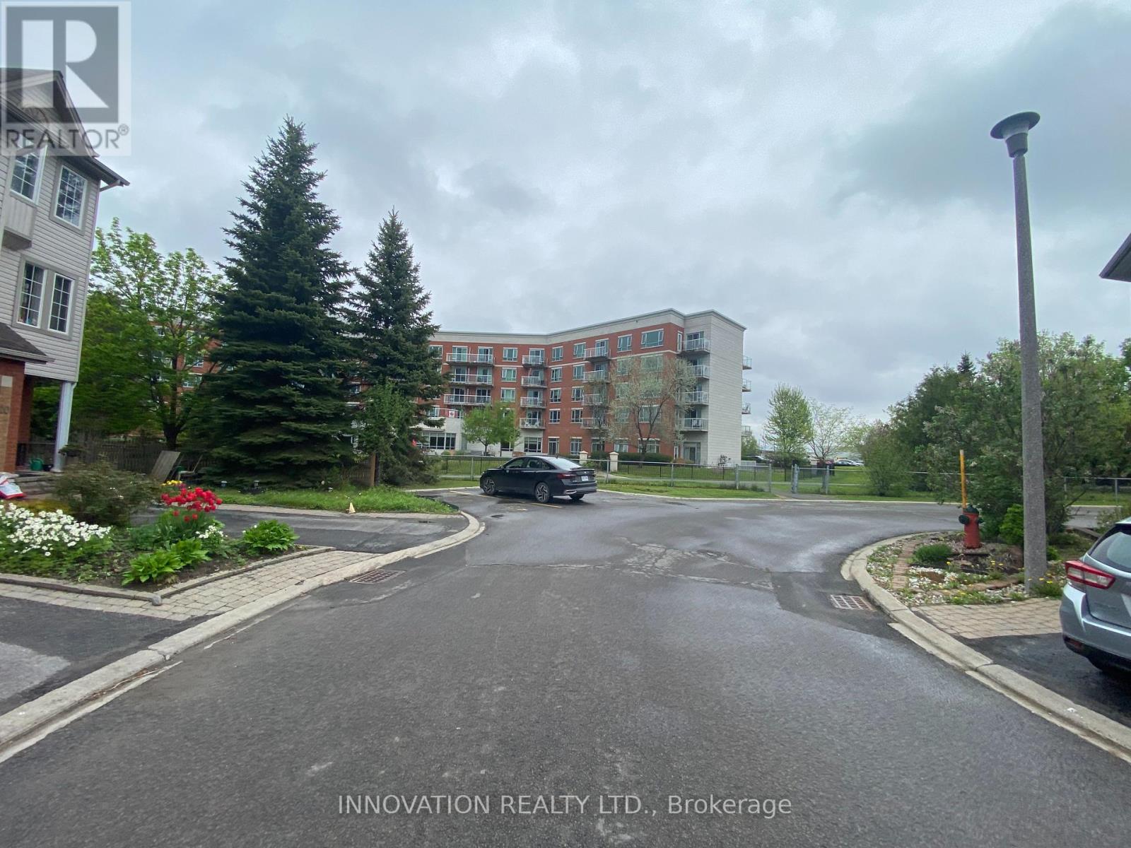 17 Santa Cruz Private, Ottawa, Ontario  K1G 6M5 - Photo 4 - X12156663