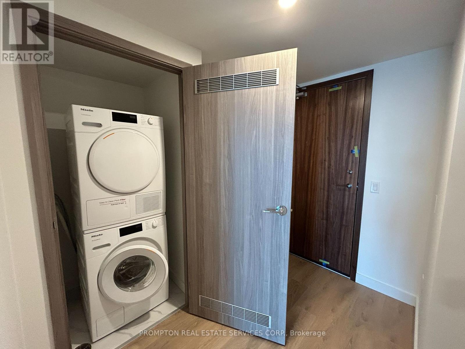 2106 - 1 Concord Cityplace Way, Toronto (Waterfront Communities), Ontario  M5V 0X3 - Photo 10 - C12156659