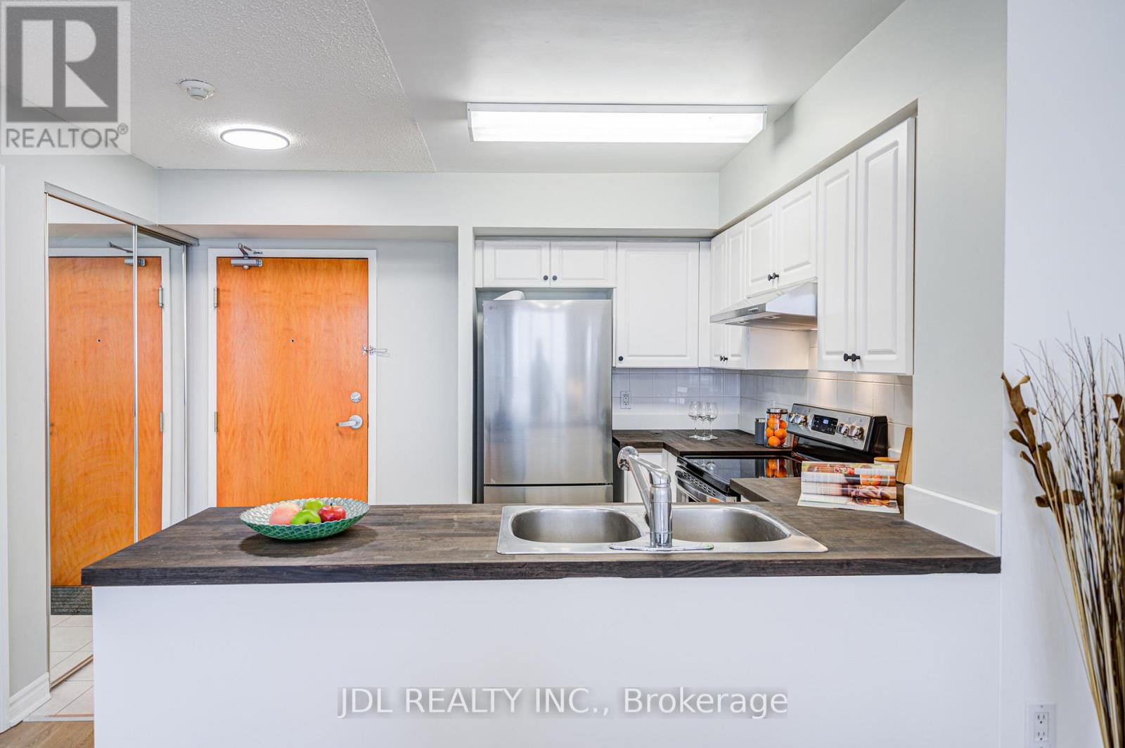 816 - 9017 Leslie Street, Richmond Hill, Ontario  L4B 4R8 - Photo 15 - N12156664