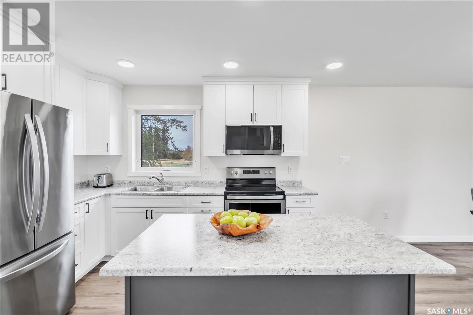 Property at 126 2nd STREET W image 3
