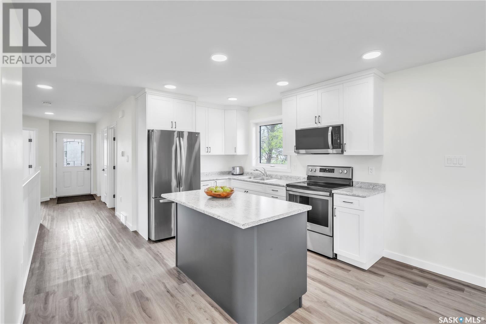 Property at 126 2nd STREET W image 4