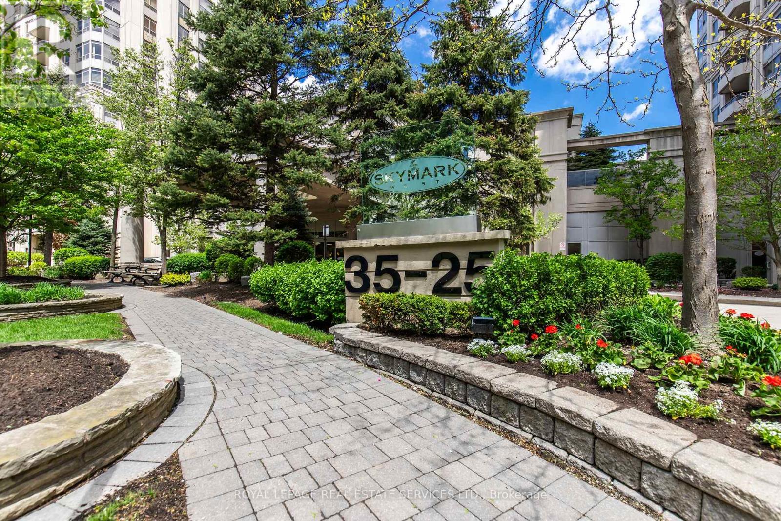 418 - 25 Kingsbridge Garden Circle, Mississauga (Hurontario), Ontario  L5R 4B1 - Photo 3 - W12156662