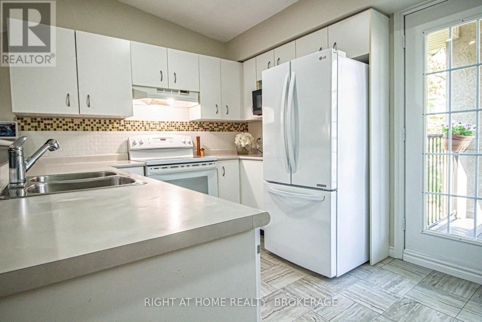 415 - 1451 Walker's Line, Burlington, Ontario  L7M 4P1 - Photo 8 - W12156671