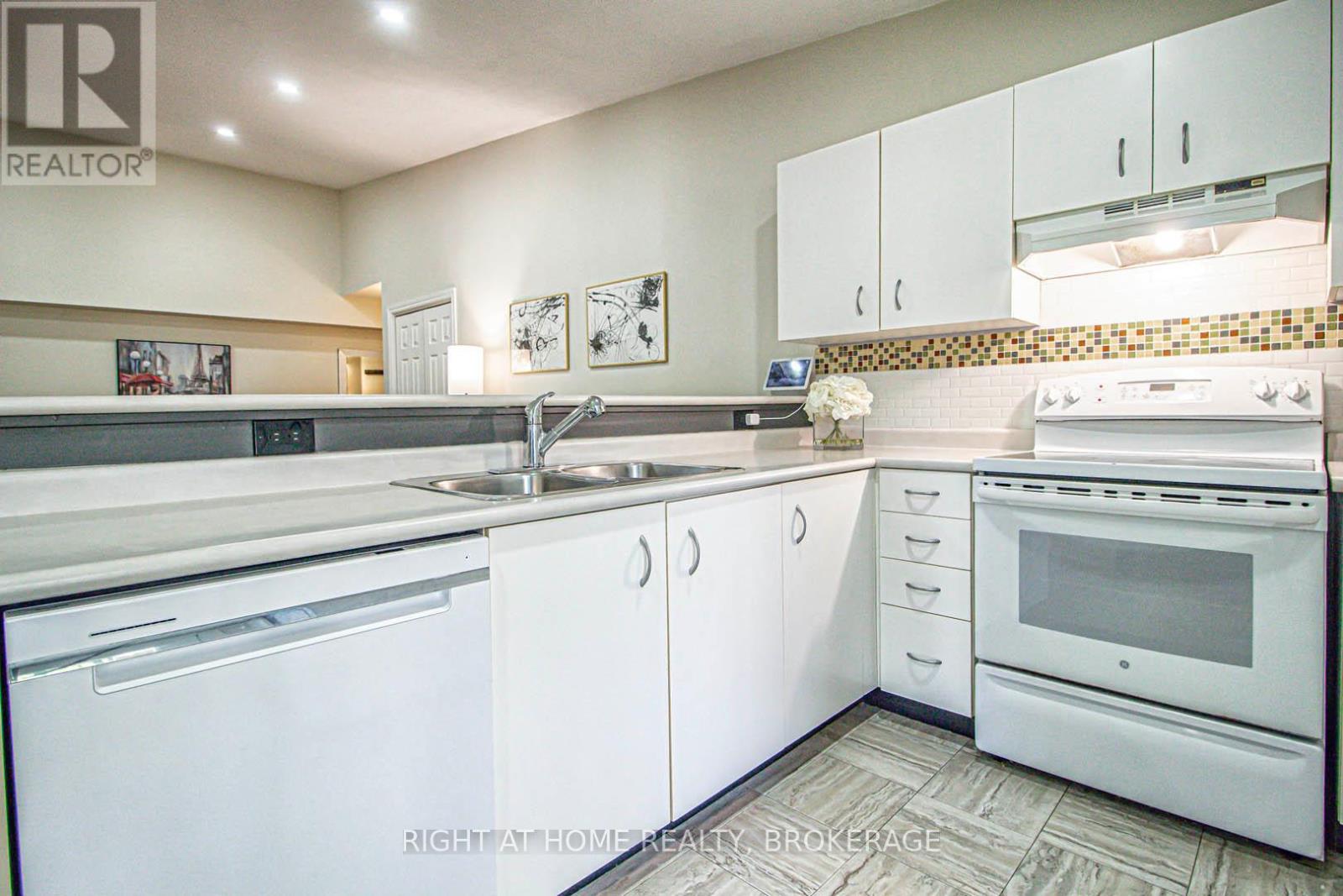 415 - 1451 Walker's Line, Burlington, Ontario  L7M 4P1 - Photo 9 - W12156671
