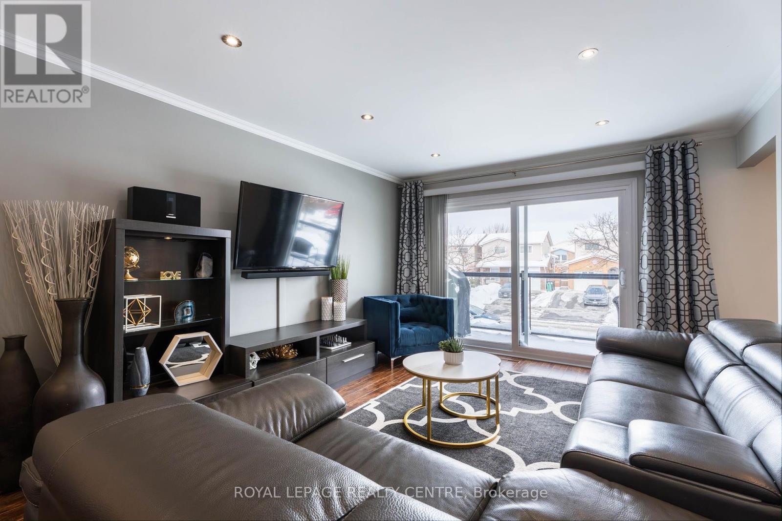 110 Simmons Boulevard, Brampton, Ontario  L6V 3V6 - Photo 4 - W12156674
