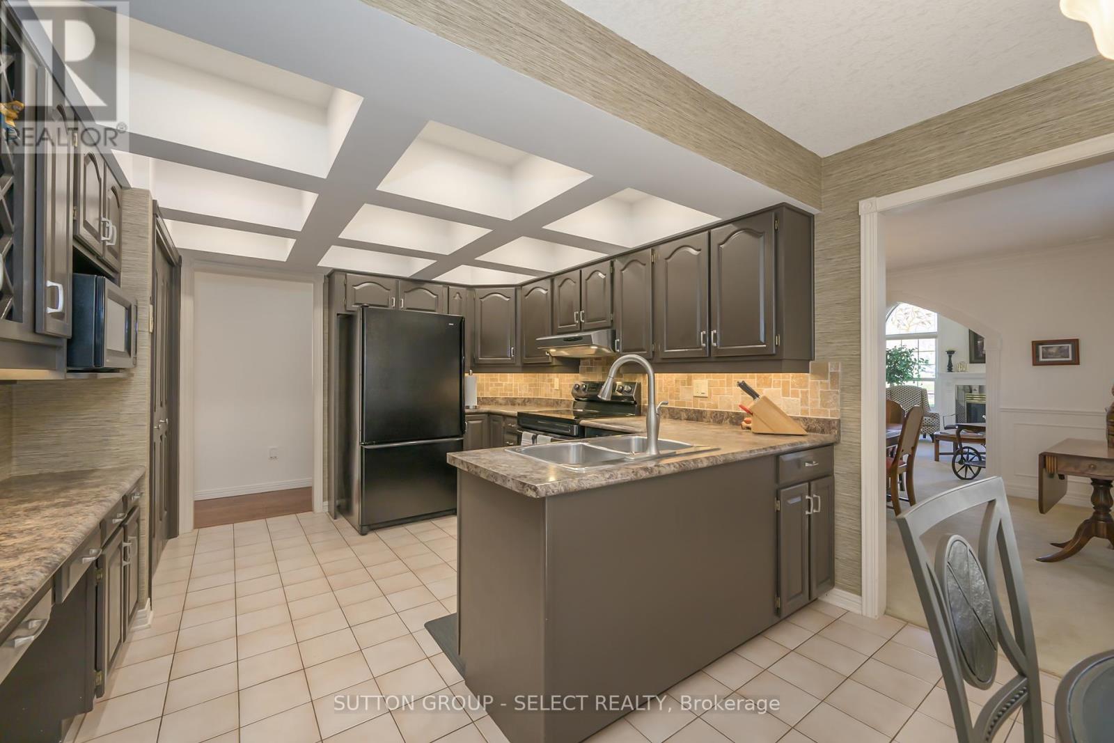 59 Heathdale Court, London South, Ontario  N6K 4B1 - Photo 12 - X12093730
