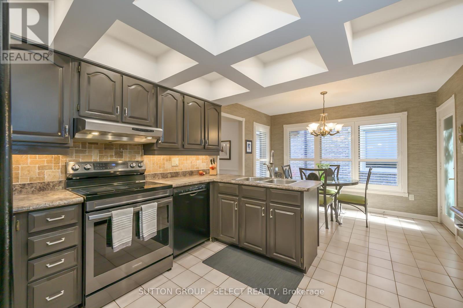 59 Heathdale Court, London South, Ontario  N6K 4B1 - Photo 11 - X12093730