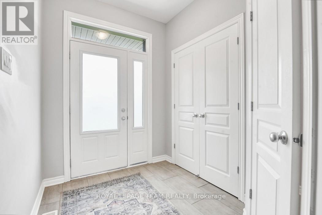 695 Parade Drive, Ottawa, Ontario  K2S 0Z3 - Photo 2 - X12156690