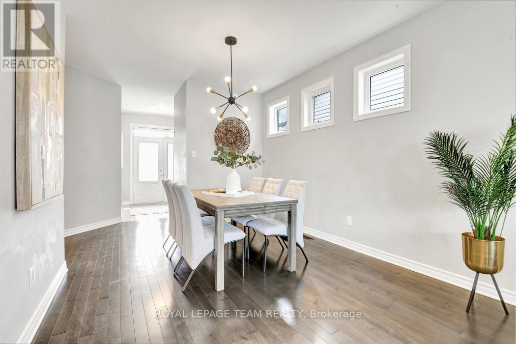 695 Parade Drive, Ottawa, Ontario  K2S 0Z3 - Photo 4 - X12156690