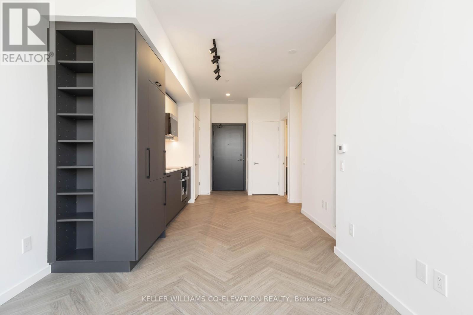 818 - 689 The Queensway, Toronto, Ontario  M8Y 1L1 - Photo 11 - W12144968