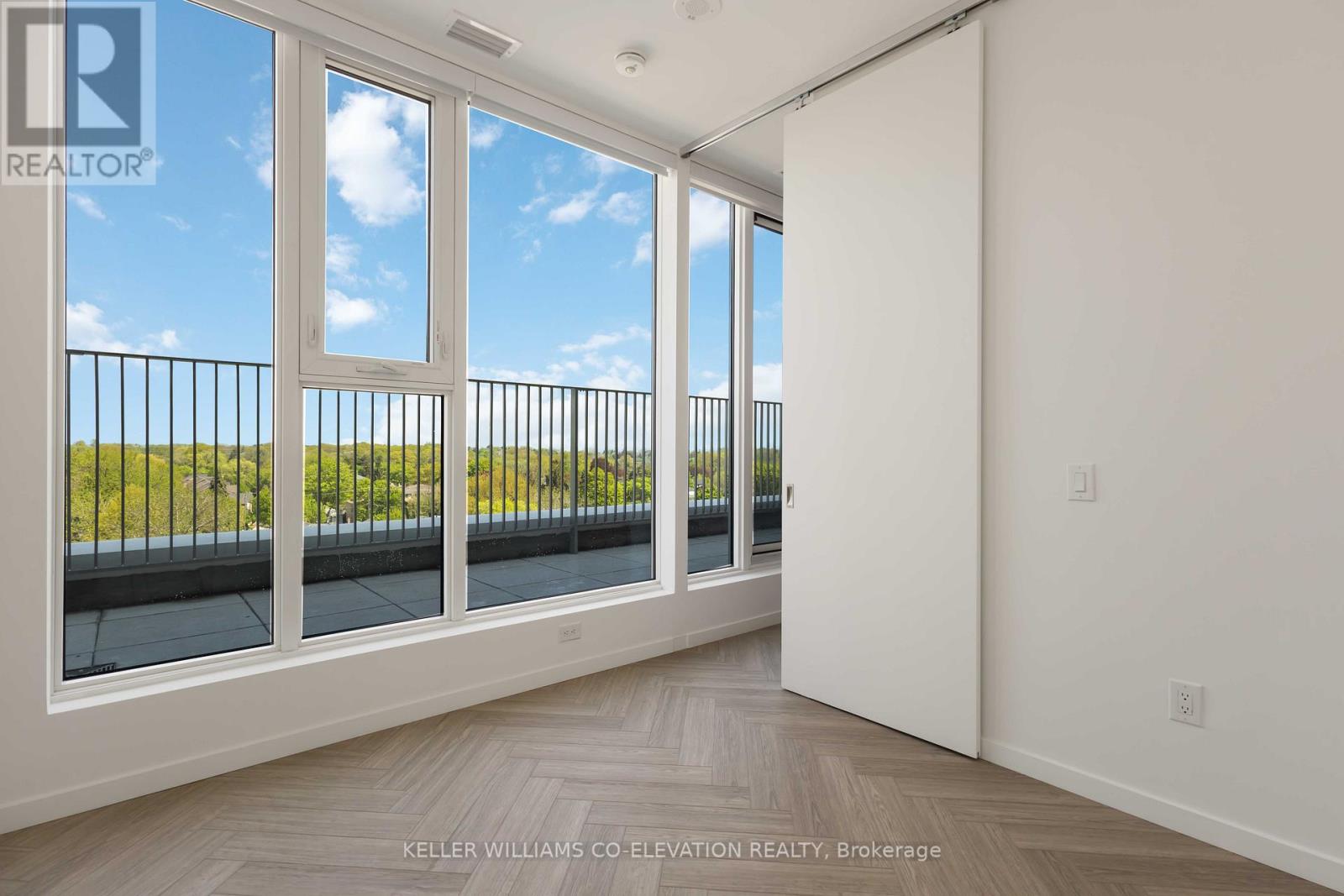 818 - 689 The Queensway, Toronto, Ontario  M8Y 1L1 - Photo 13 - W12144968