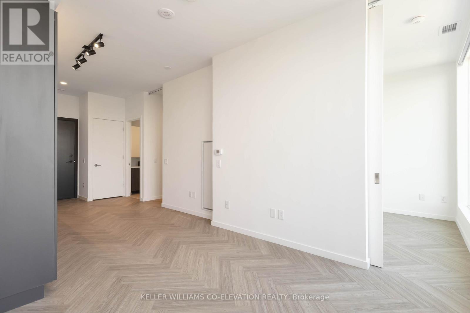 818 - 689 The Queensway, Toronto, Ontario  M8Y 1L1 - Photo 12 - W12144968