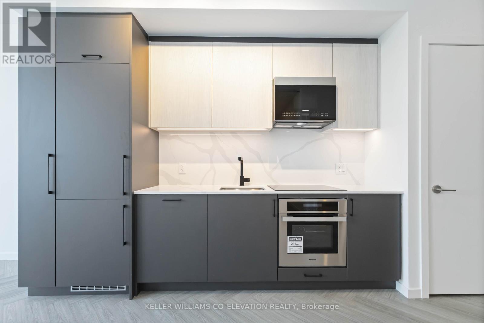 818 - 689 The Queensway, Toronto, Ontario  M8Y 1L1 - Photo 5 - W12144968