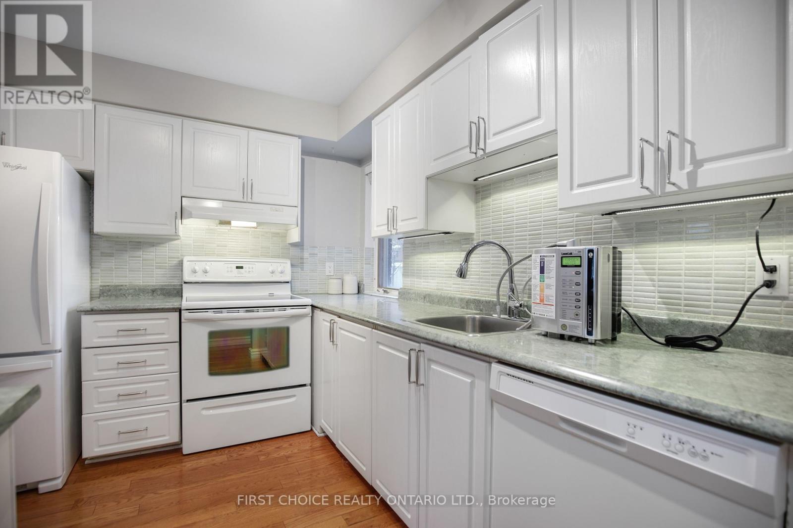 33 Crispin Private, Ottawa, Ontario  K1K 2T7 - Photo 9 - X12041737
